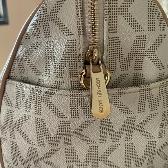 Michael Kors Grayson Medium Satchel Vanilla Bag - Picture 7 of 10